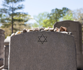 Jewish funeral traditions